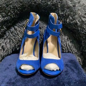 Size 7, Blue AKIRA shoes